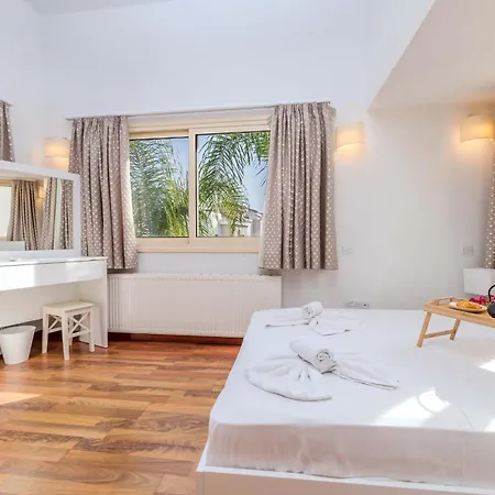 Anthorina Greco #18 Vilă *