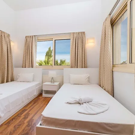 Anthorina Greco #18 *