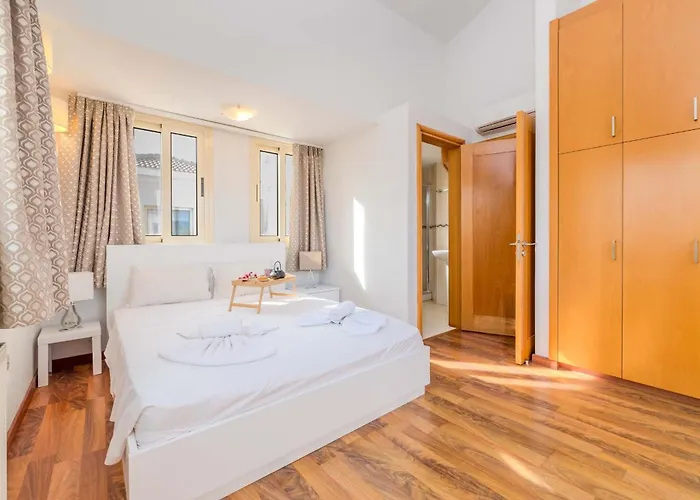 Anthorina Greco #18 *