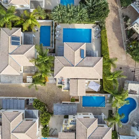 Anthorina Greco #18 فيلة بروتاراس